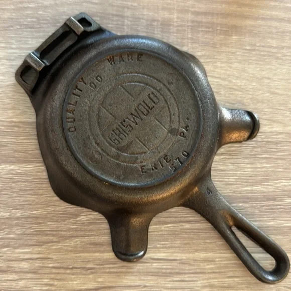 Vintage Griswold Cast Iron Skillet AshTray w/Matchbook Holder great prelove cond